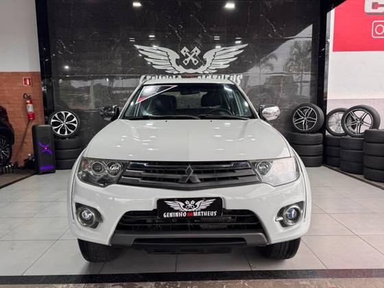 MITSUBISHI L200 TRITON 3.5 HPE 4X4 CD V6 24V FLEX 4P AUTOMÁTICO MITSUBISHI L200 TRITON 3.5 HPE 4X4 CD V6 24V FLEX 4P AUTOMÁTICO